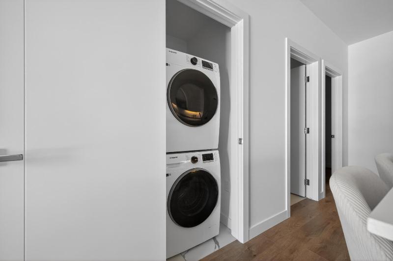 2BR | Downtown | AC | Mins to Saddledome - image 12
