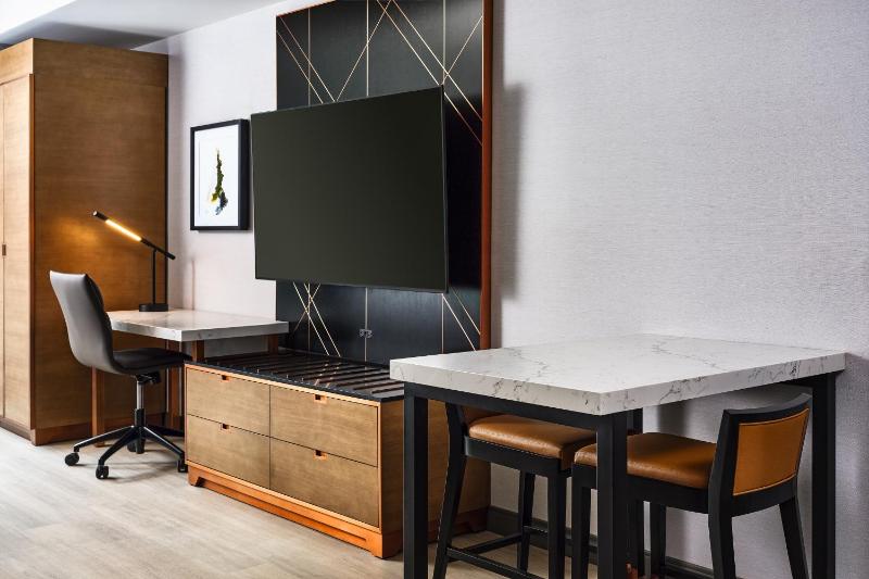 Apiary Hotel Belleview Station Denver - image 35