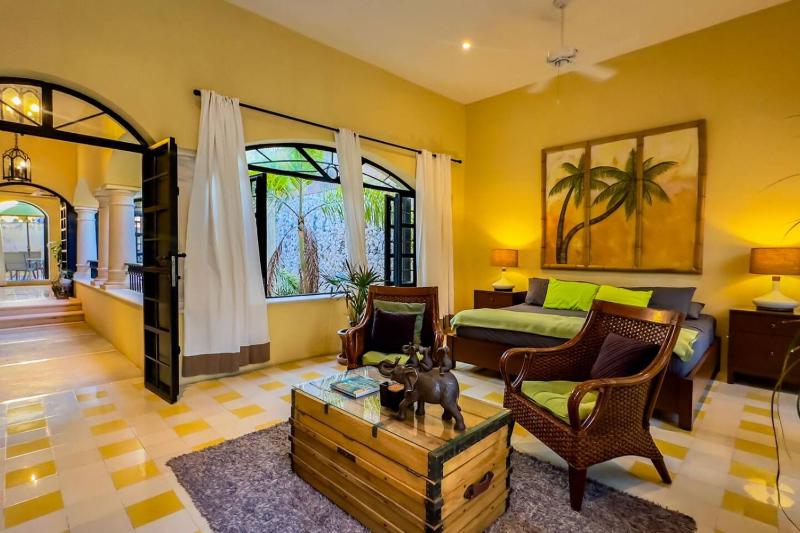 Casa LaTIDa Jem near Paseo - image 10