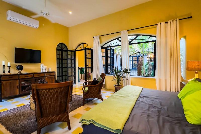 Casa LaTIDa Jem near Paseo - image 7