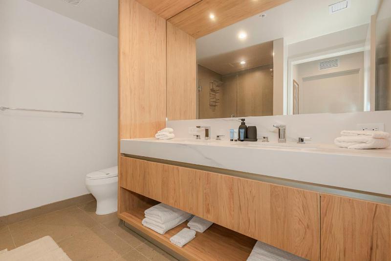 Comfortable 2BR in Miami Worldcenter 1407 - image 9