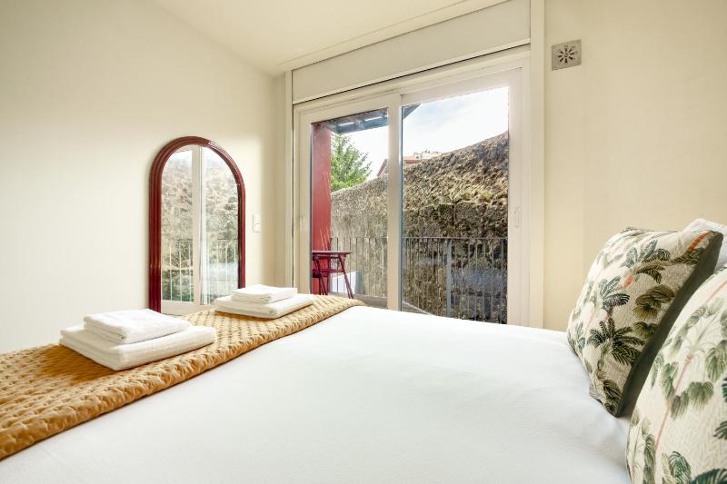 Magnolia 4 Luxury with AC Metro Downtown Porto - image 12