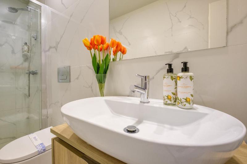 Magnolia 2 Luxury with AC Metro Downtown Porto - image 13
