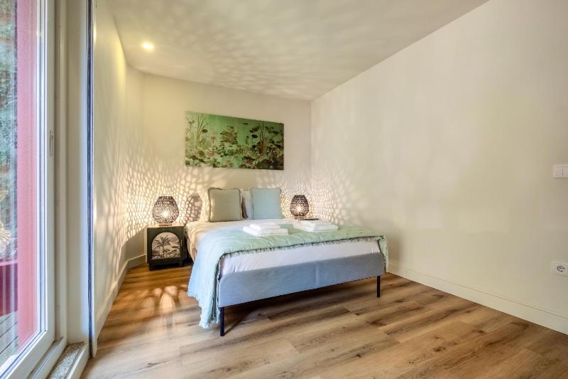 Magnolia 2 Luxury with AC Metro Downtown Porto - image 7