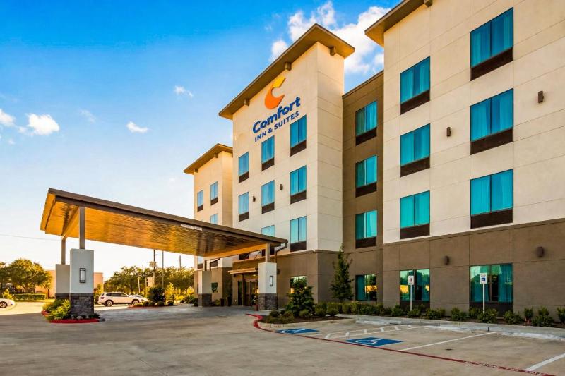 Comfort Inn & Suites Houston I-45 North - IAH - image 9
