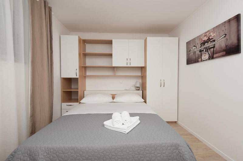 Apartments with parking space Makarska - 25826 - image 16
