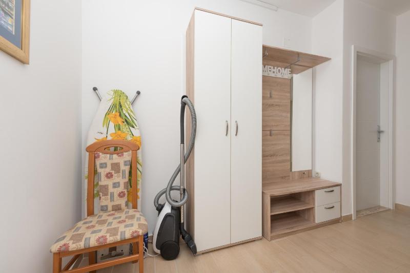Apartments with parking space Makarska - 25826 - image 3