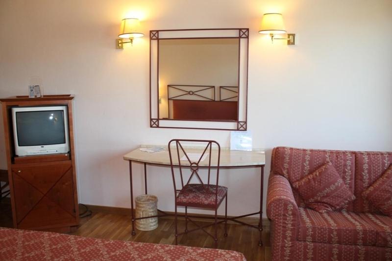 Quadruple Room image 3