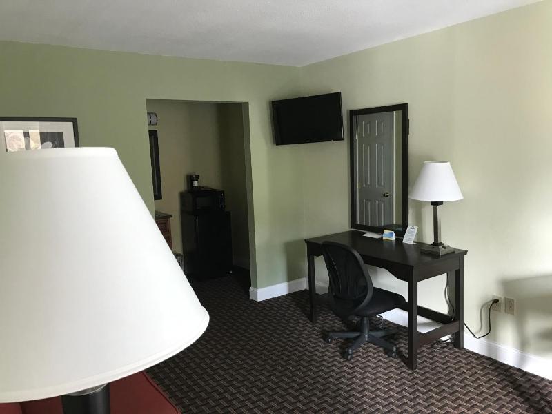 Queen Suite with Two Queen Beds - Non-Smoking image 2