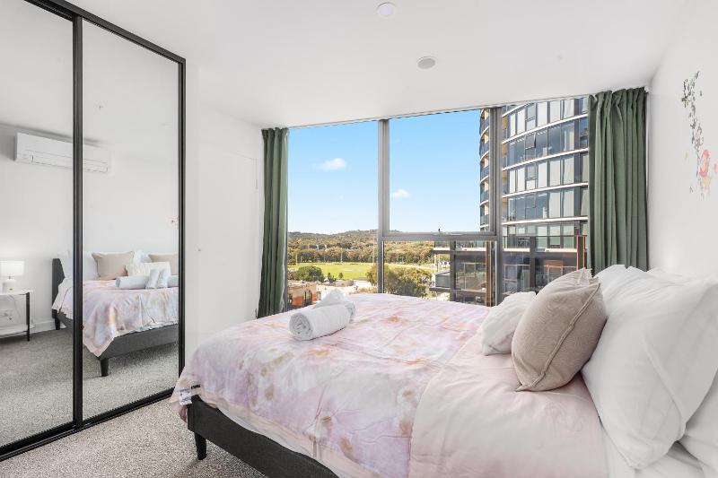 Modern 2BR Apt Near Hospital Pool n Parking - image 6