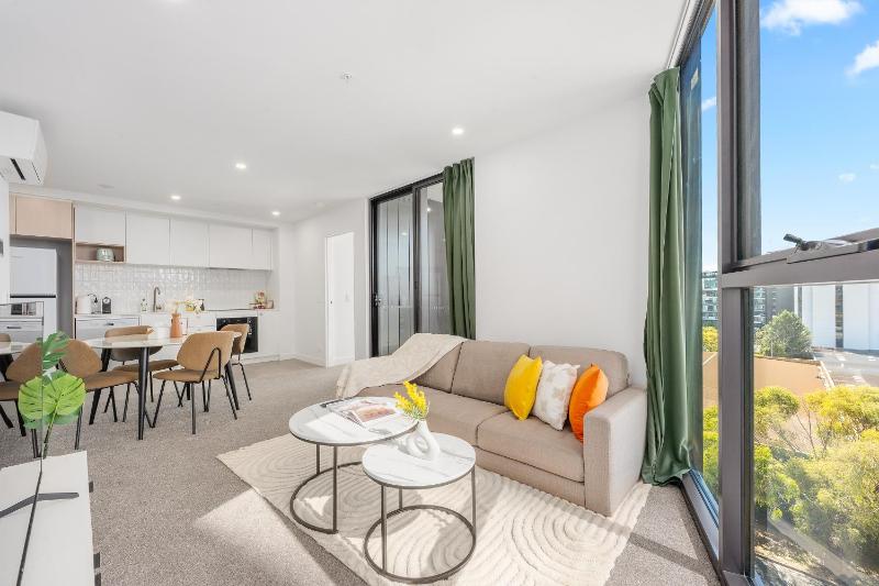 Modern 2BR Apt Near Hospital Pool n Parking - image 15