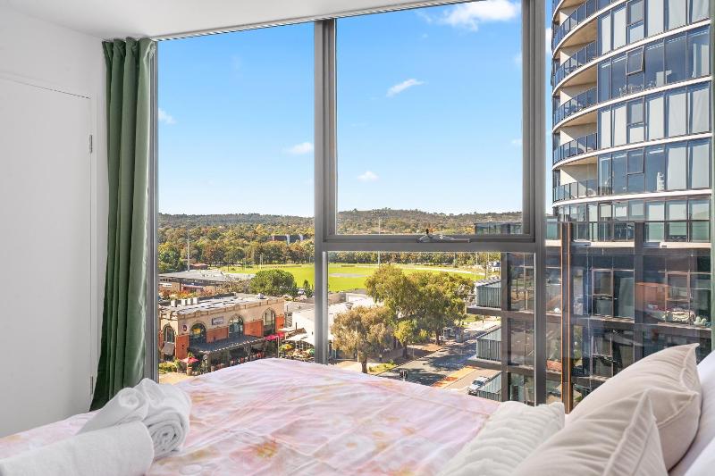 Modern 2BR Apt Near Hospital Pool n Parking - image 13