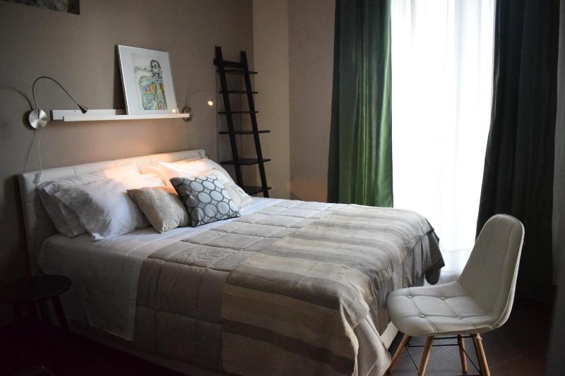 Double Room with Balcony image 4