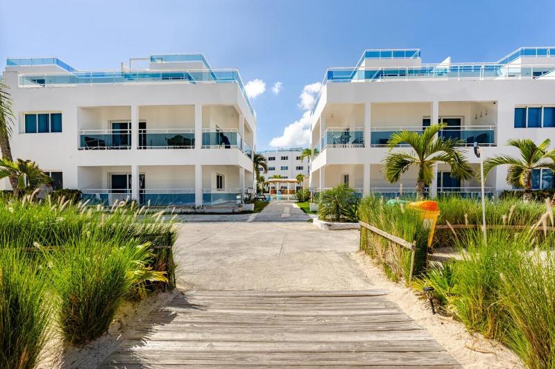 Beachfront direct beach access - image 46