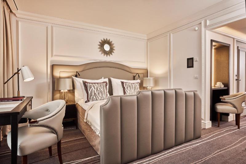 Britannia Hotel - image 26