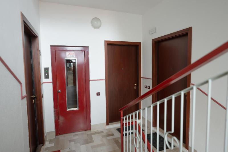 Casa Maestrale - Elegante con Balcone Vista Mare - image 11