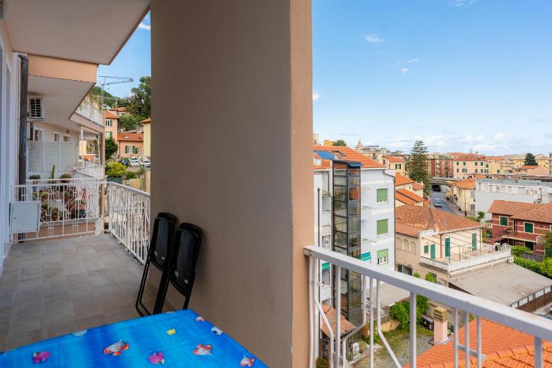 Casa Maestrale - Elegante con Balcone Vista Mare - image 8