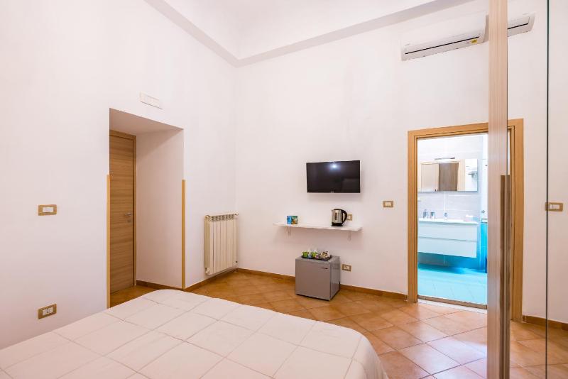 Maison Gennaro - Naples Heritage Stay - image 9