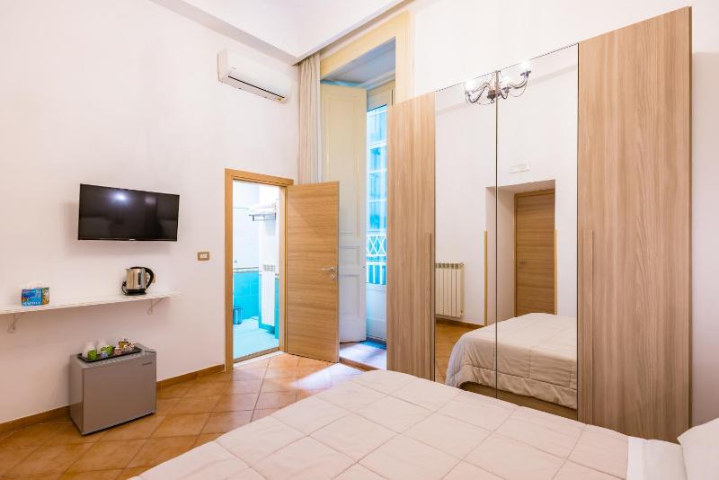 Maison Gennaro - Naples Heritage Stay - image 2