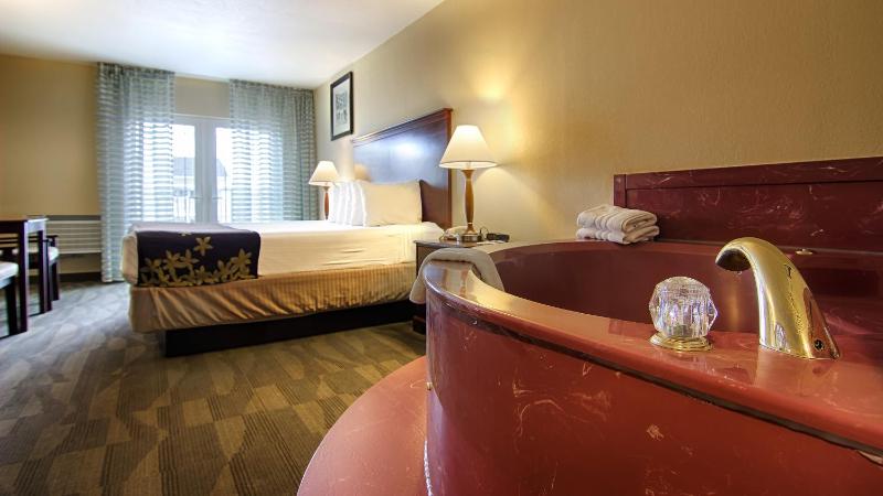 Deluxe King Room with Spa Bath - Non-Smoking image 2