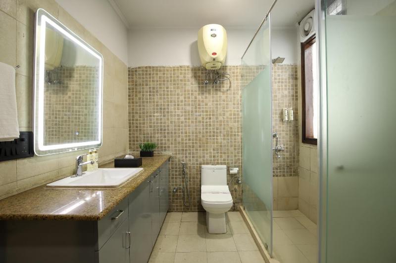 BedChambers Serviced Apartments Near Golf Course Road - image 35