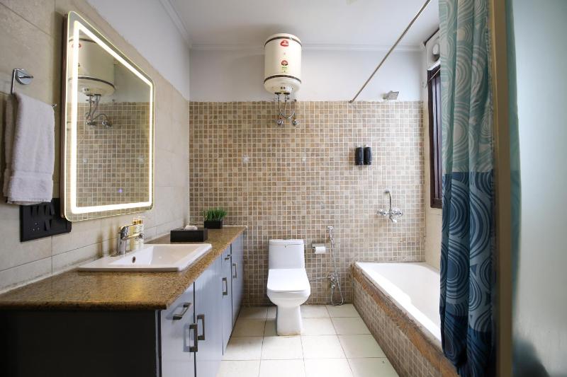 BedChambers Serviced Apartments Near Golf Course Road - image 10