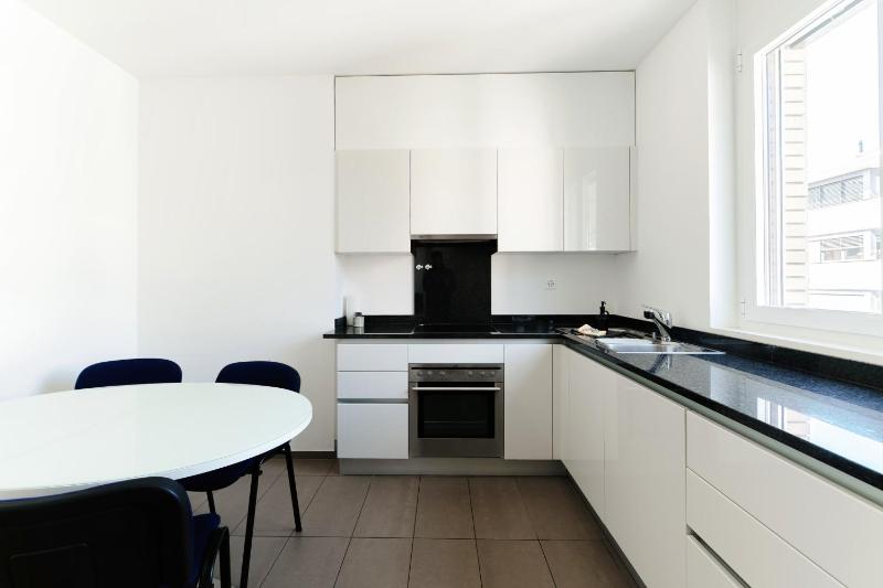 Mola Apartments Lugano by Quokka 360 - Terrace and Parking - image 32