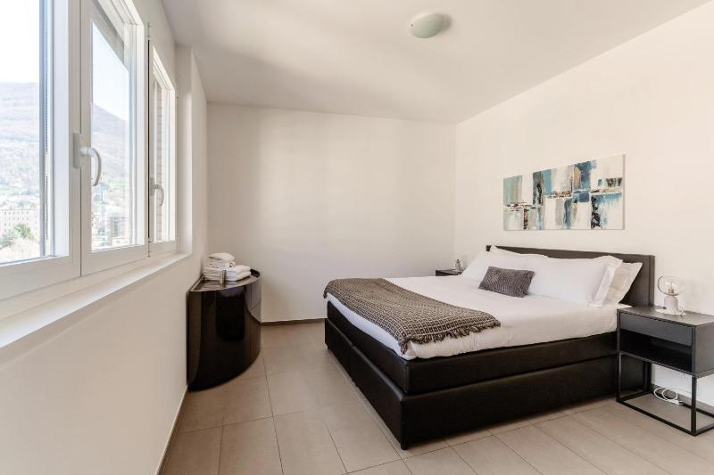 Mola Apartments Lugano by Quokka 360 - Terrace and Parking - image 23