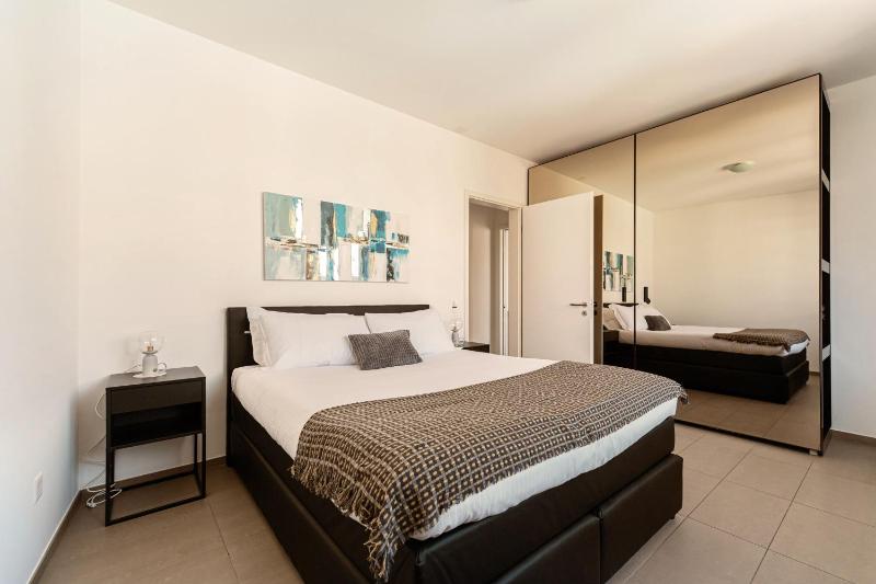 Mola Apartments Lugano by Quokka 360 - Terrace and Parking - image 33