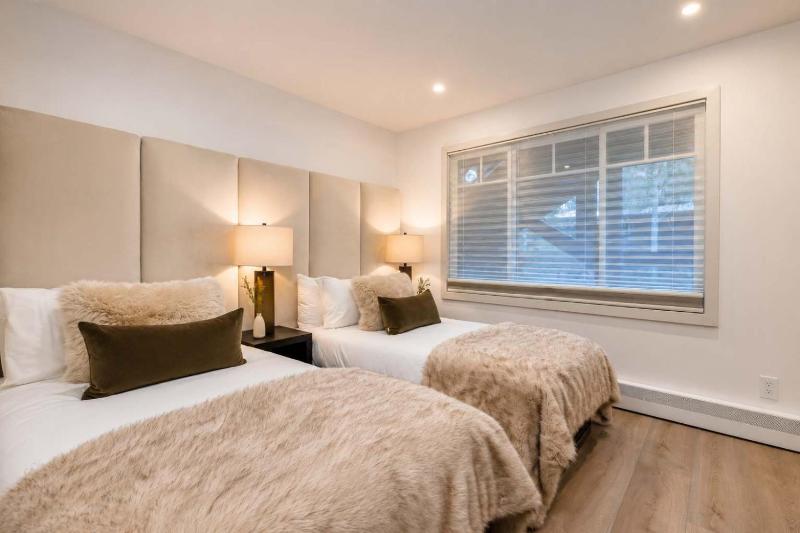 2 BR 3BA Condo - AC Heated Pool Walk to Town - image 49