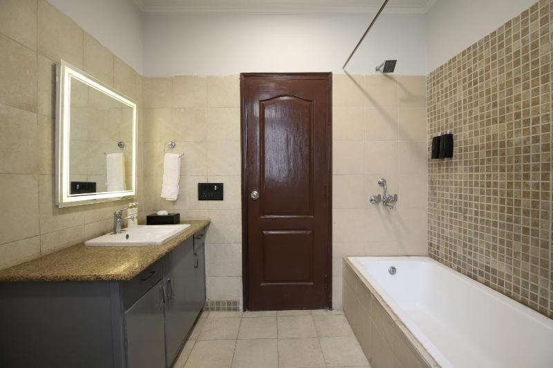 BedChambers Serviced Apartments Near Golf Course Road - image 16