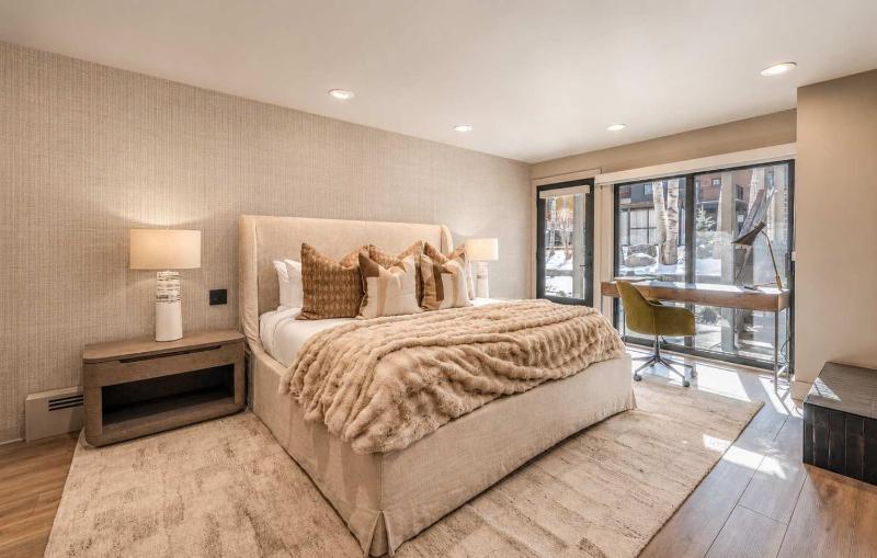 New Luxurious 4BR w Central AC in Aspen's Core - image 47