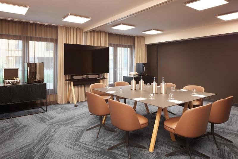 Adina Apartment Hotel Dusseldorf - image 42