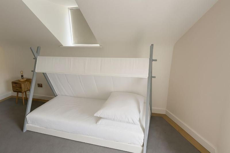 Bridge House Modern Comfort in Historic Stone - image 18