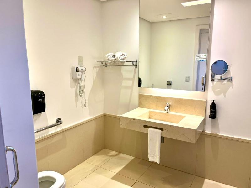 Oasis Tower Hotel - image 18