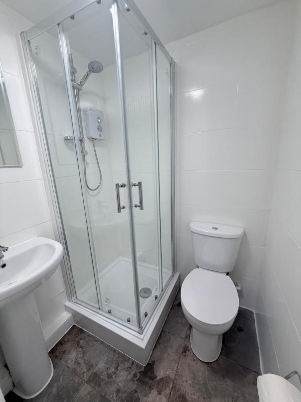 Spacious Flat Central & Cozy - image 7