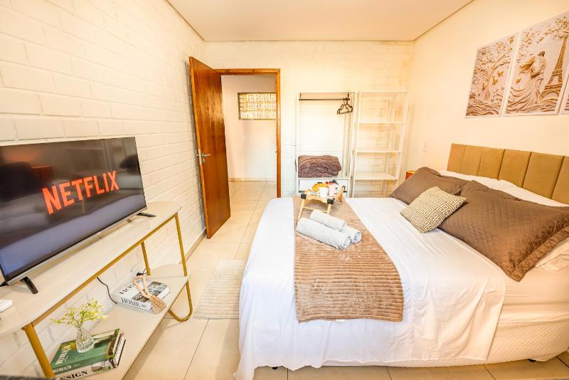 Apartamento com Opção de Café da Manhã Kit Fondue e Aquecedor no Quarto a 300m da Praia para Casais - image 20