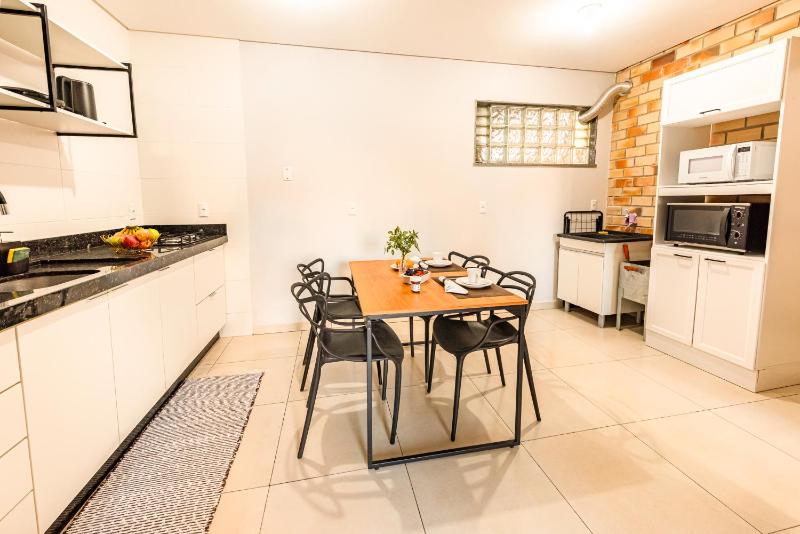 Apartamento com Opção de Café da Manhã Kit Fondue e Aquecedor no Quarto a 300m da Praia para Casais - image 23