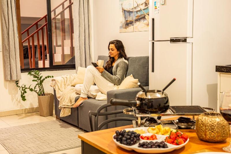 Apartamento com Opção de Café da Manhã Kit Fondue e Aquecedor no Quarto a 300m da Praia para Casais - image 33