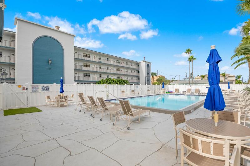 Madeira Place 402 Top Floor Gulf Views Heated Pool - image 18