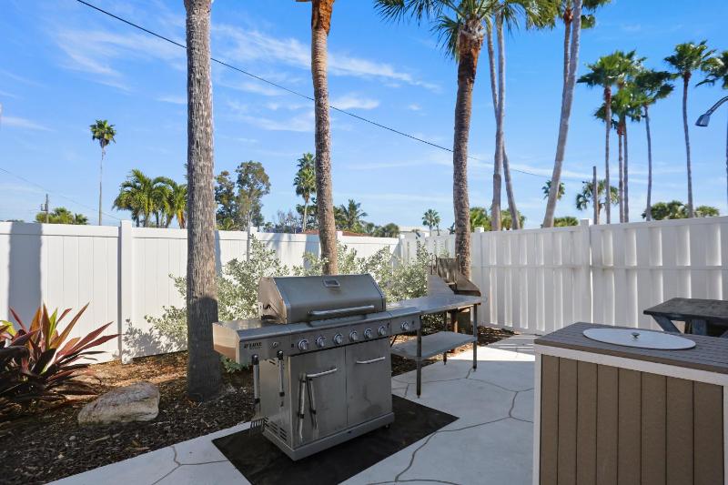 Madeira Place 402 Top Floor Gulf Views Heated Pool - image 13