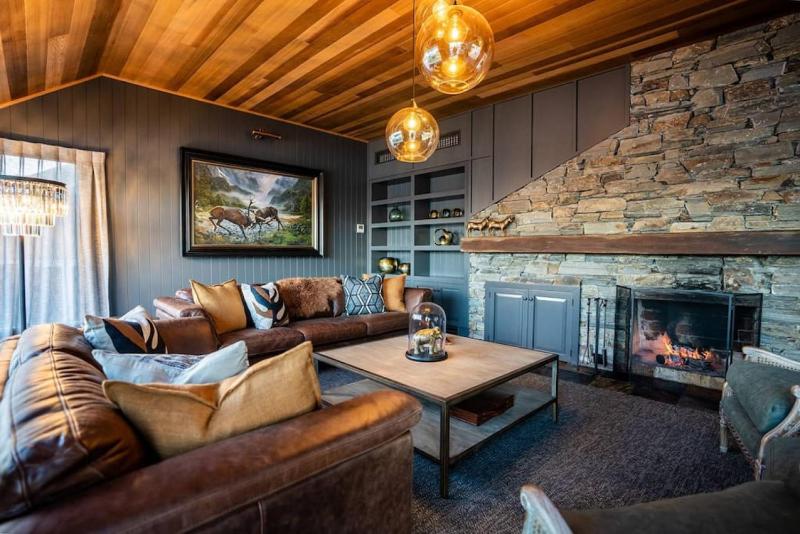 Castle Cliff Lodge with Spa Pool and Sauna and Games Room and more - image 33
