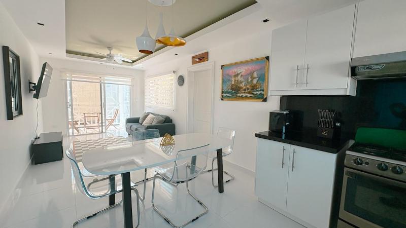 Poolside Modern Apartment Beach Nearby - image 22