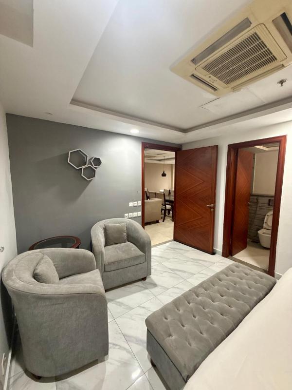 Royal Swiss Apartments Lahore - Gold Crest DHA luxuryapartmentspk - image 12