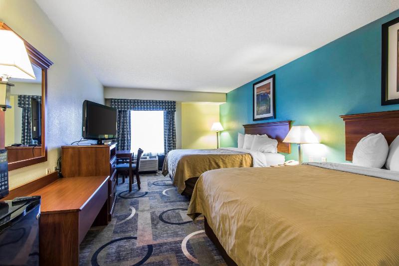 Queen Suite with Two Queen Beds - Non-Smoking image 3