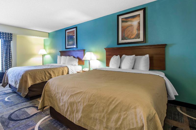 Queen Suite with Two Queen Beds - Non-Smoking image 2