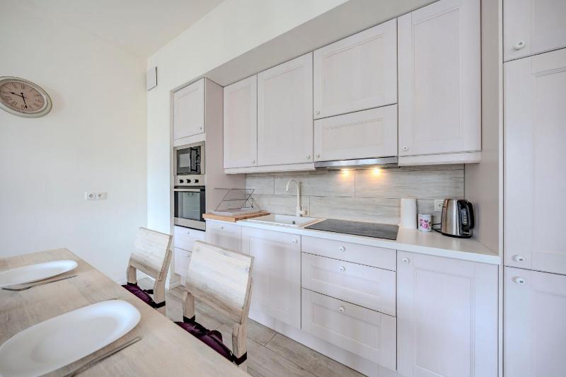White Pearl Apartament with Two Terraces by OneApartments - image 3