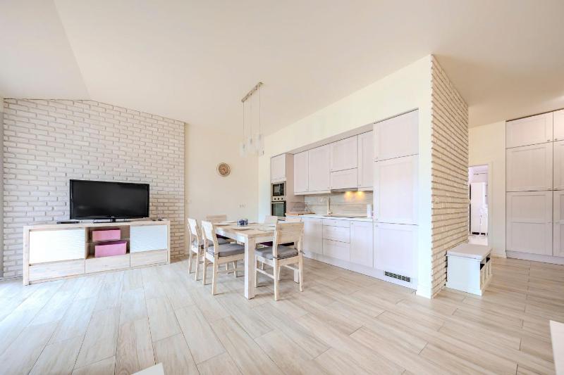 White Pearl Apartament with Two Terraces by OneApartments - image 5