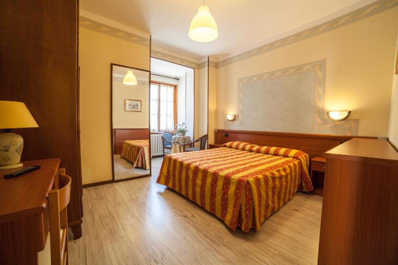 Classic Quadruple Room image 3