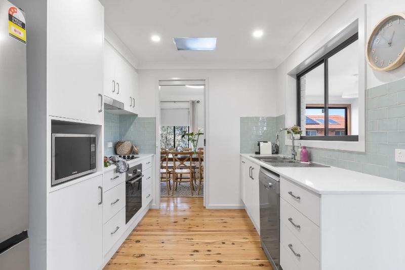 Niara - renovated 4BR Vincentia beach house - image 15